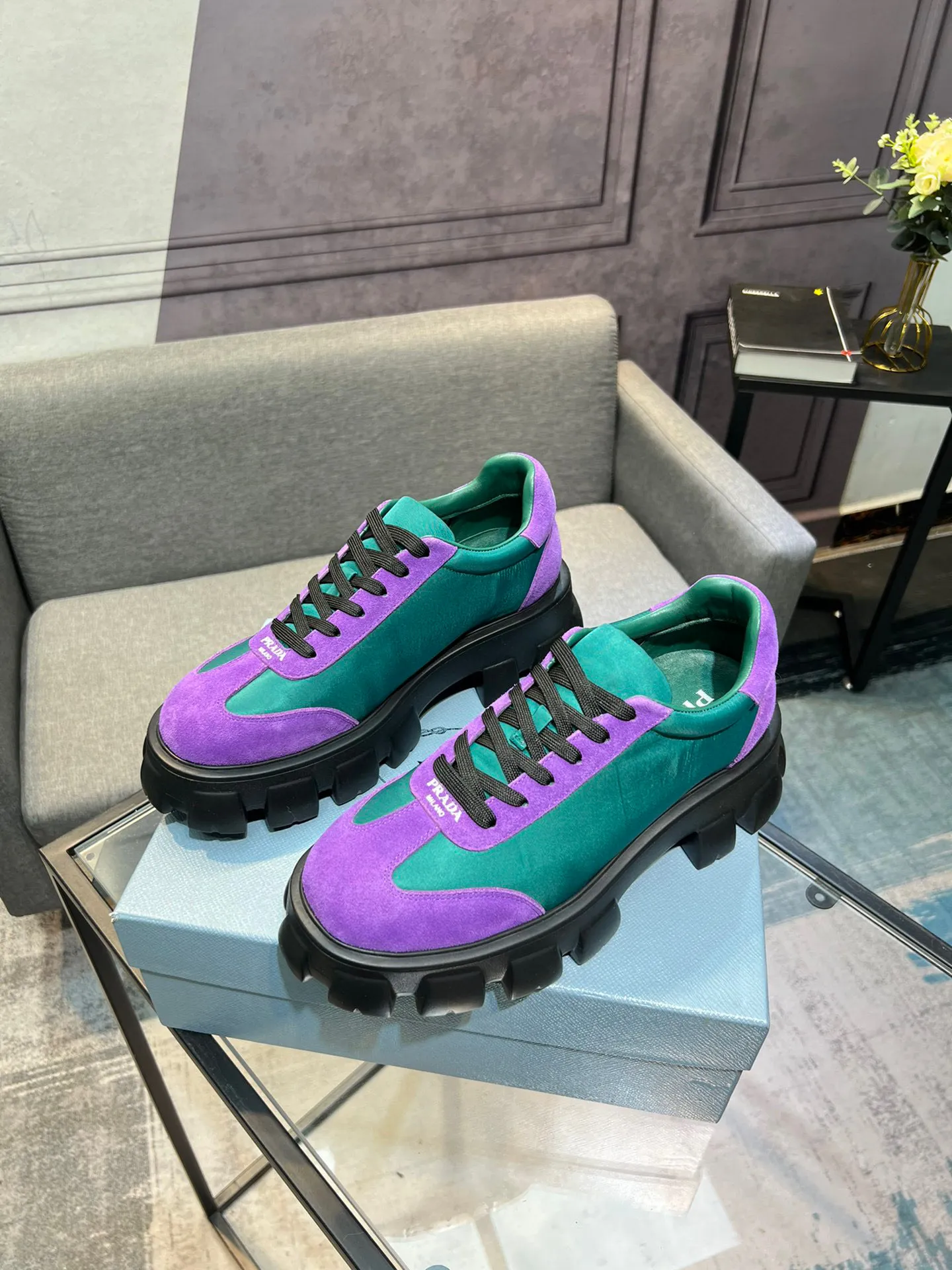 Men's shoes 💰540 Prada Latest 2025ss spring and summer catwalk series Thick-soled platform platform Casual sports shoes Couple style ☑️ Bold contrasting bright colors and fashionable combination Casual sports style design with exquisite details Classic personalized gear thick sole Increased comfort and unique modern trend style 🚩 Fabric: Cowhide ➕ Cloth Lining: Sheepskin Outsole: Original molded ultra-light foam material Sole thickness: 4.5CM Size: 35-45 (Female 40, Male 45, customized, non-returnable)